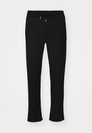 Pantalones jogger negros hechos de tela suave, con una cinturilla elástica y cordón, abertura en el dobladillo y un sutil patrón texturizado.