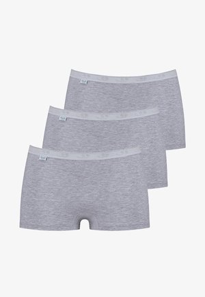 Tre par grå bomullsboxershorts med en mjuk textur, elastisk midja och sydda detaljer längs kanterna.