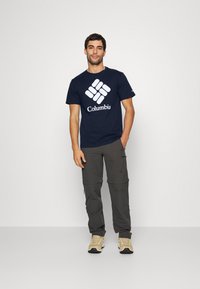 Columbia BASIC LOGO™ SHORT SLEEVE - T-shirt estampada - collegiate navy