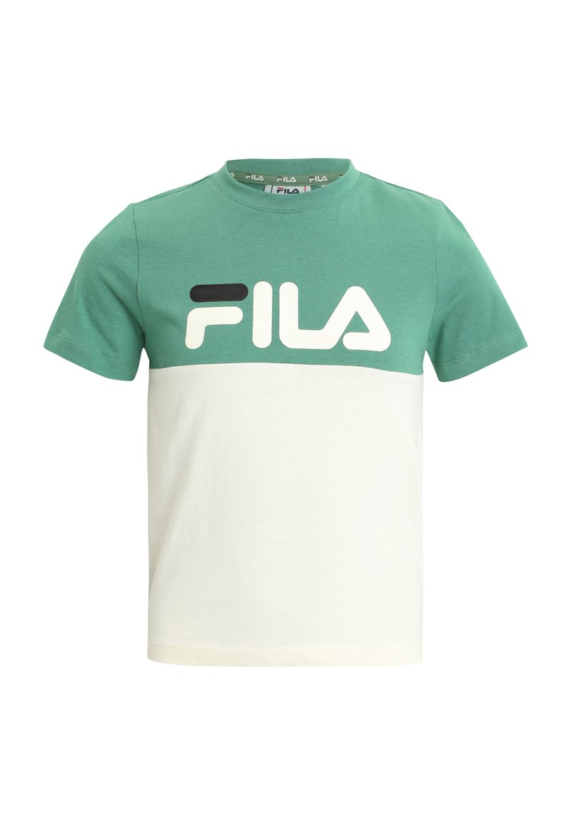 Camiseta de mangas cortas en verde y blanco con el logo de Fila en la parte delantera. Fabricada en algodón, cuenta con un diseño de bloques de color y un cuello redondo.
