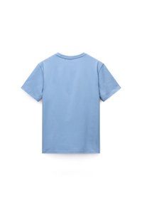 Short-sleeve T-shirt in light blue cotton. Features a round neckline and a plain design without patterns or graphics.