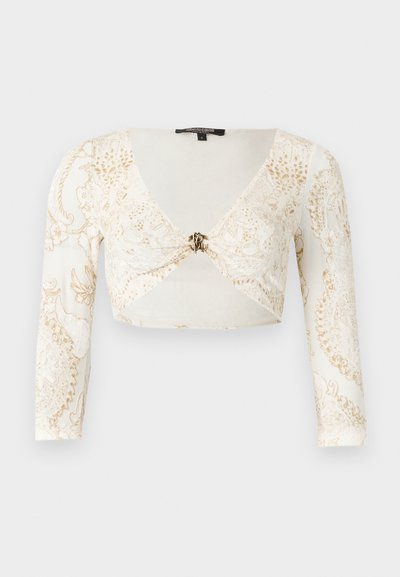 Λευκό crop top με μακριά μανίκια και μπεζ φλοράλ πασλεΐλα σχέδιο, με κεντρικό χρυσό διακοσμητικό κλείσιμο, σε μέγεθος μικρό με ετικέτα Roberto Cavalli.