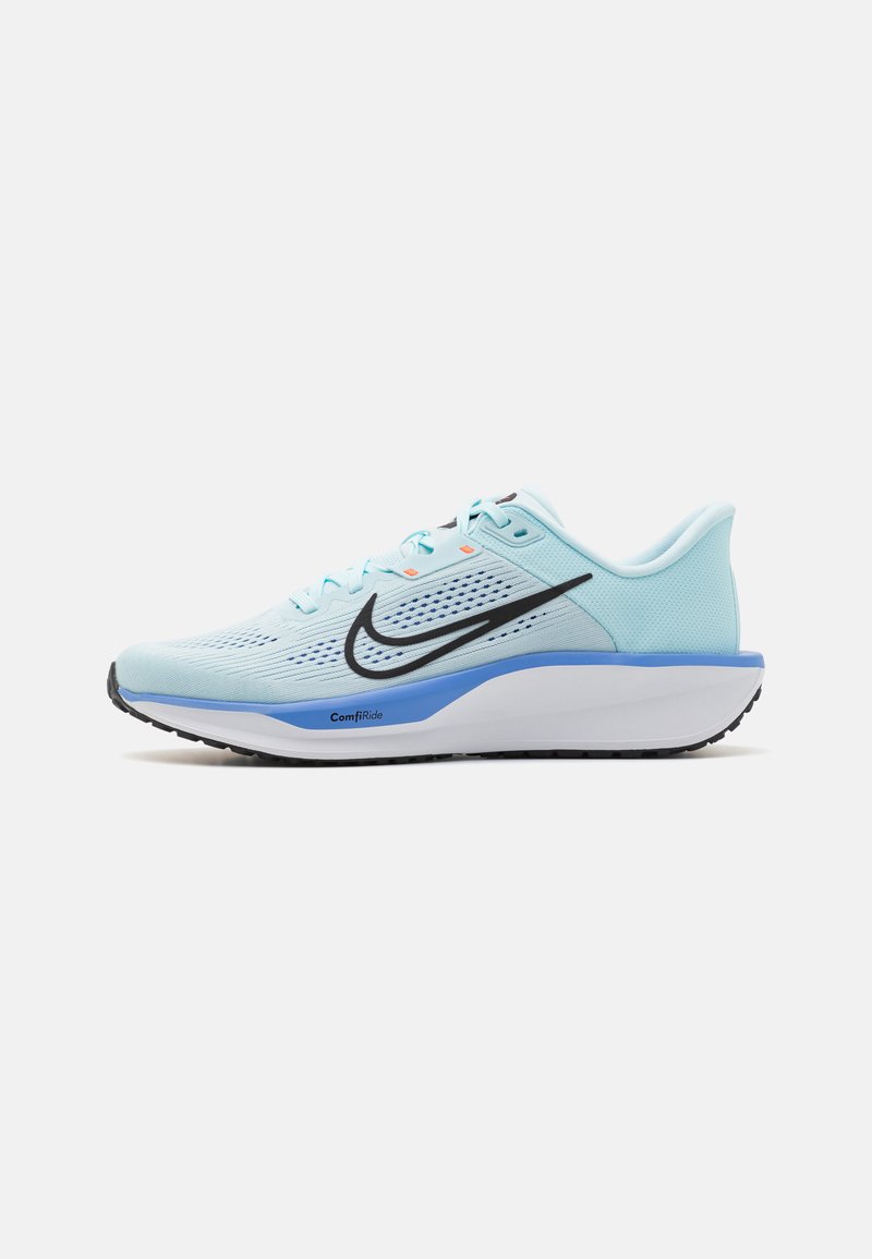 Nike Performance QUEST 6 - Silniční běžecké boty - glacier blue/black/royal pulse/white/hyper crimson
