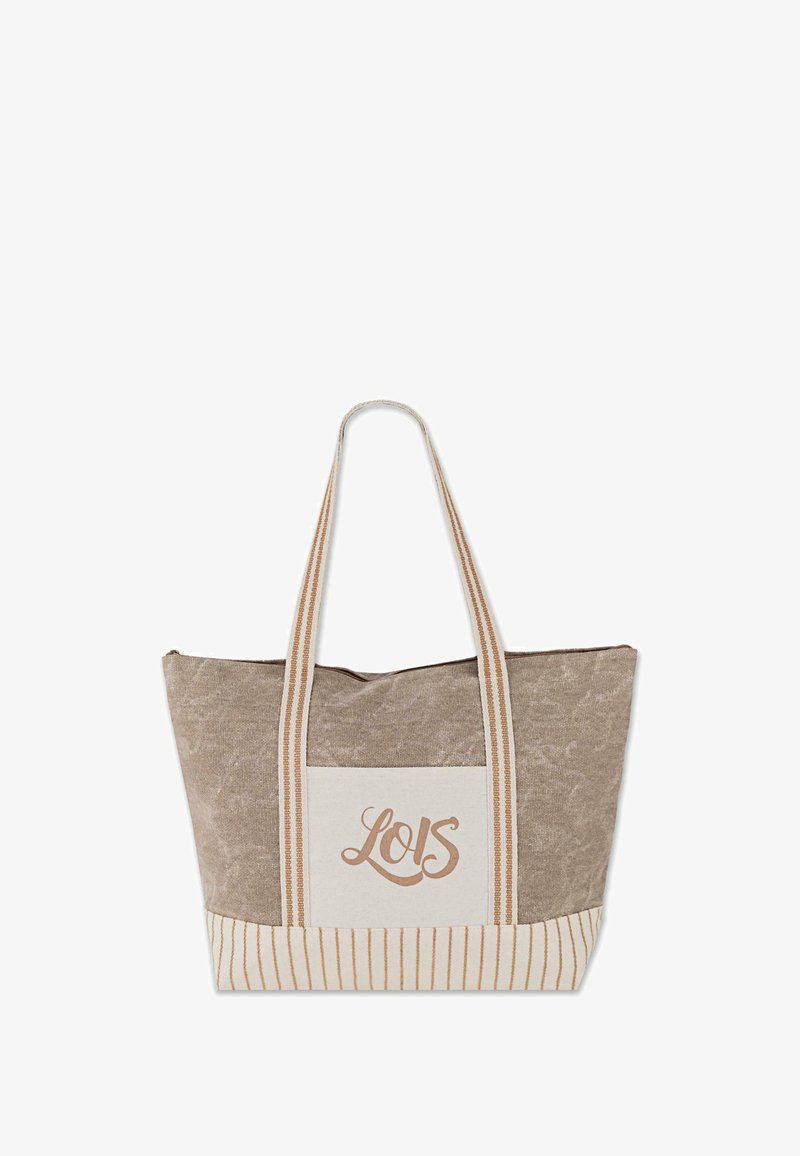 Bolso tote beige con tela texturizada, con asas a rayas y un panel de acento que muestra la palabra "LOIS" en cursiva.