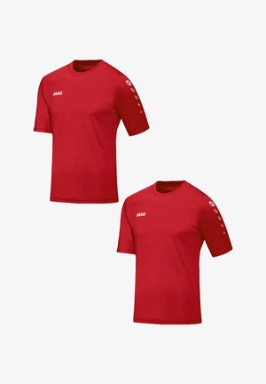 Rote, kurzärmelige Sportshirts aus glattem Stoff verfügen über einen Rundhalsausschnitt und ein Logo auf der Vorderseite mit kontrastierenden Akzenten an den Ärmeln.