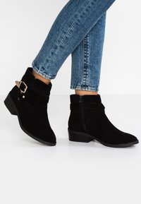 River Island Botines bajos - black