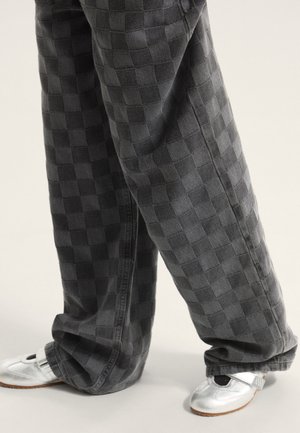 Vans SIRELLE NOVELTY PUDDLE - Jeans a sigaretta - black