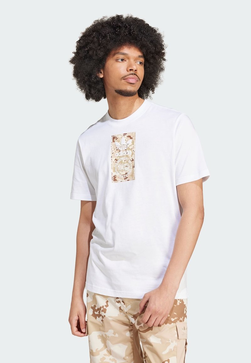 adidas Originals CAMOUFLAGE LABEL - Triko s potiskem - white