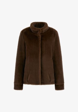Braune Kunstpelzjacke mit hohem Kragen, vorderem Knopfverschluss und Seitentaschen. Weicher Stoff und elegantes Design.