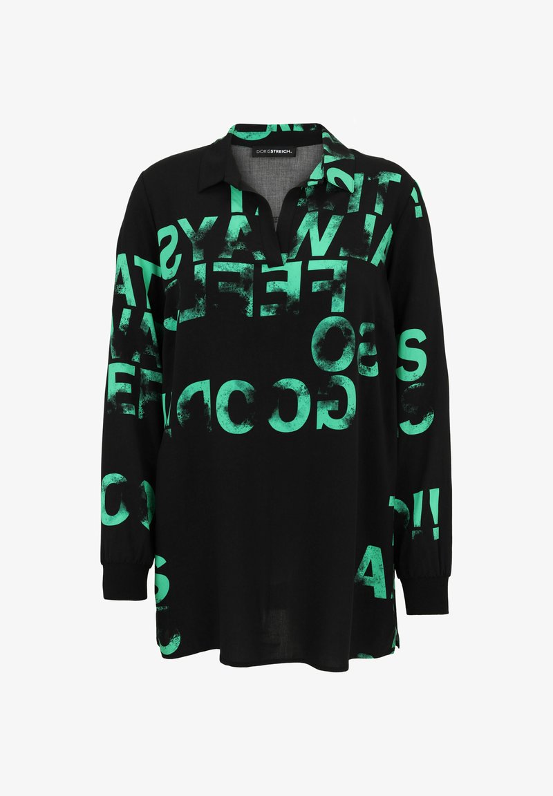 Schwarzes Hemd mit langen Ärmeln und Kragen, das große, türkisfarbene Textmuster aufweist. Weicher Stoff mit lockerer Passform.