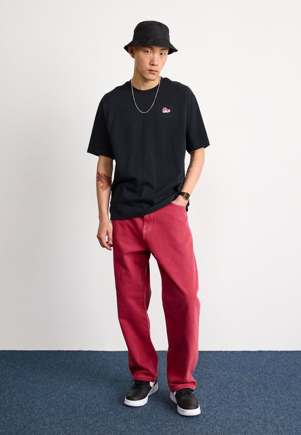 M J BRND BR SNKR PCH SS CRW - Print T-shirt3