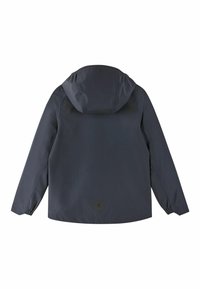 Granatowa wodoodporna kurtka z kapturem, elastycznymi mankietami i logo z tyłu. Gładka tekstura z minimalistycznym designem i bez widocznych zapięć.