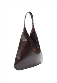 Ciemnobrązowa skórzana torba na ramię z pojedynczym regulowanym paskiem i gładką, lekko błyszczącą powierzchnią, pokazana na białym tle.