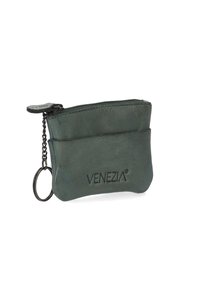 Kleine grüne Lederpouch mit Reißverschluss, ausgestattet mit einem Schlüsselanhängerschlaufe und einem geprägten "VENEZIA"-Logo auf der Vorderseite. Glatte Textur, kompaktes Design.