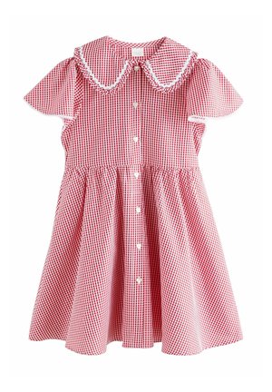 Czerwona i biała sukienka w kratę gingham z zaokrąglonym kołnierzykiem Peter Pan, krótkimi bufkami oraz zapięciem na guziki z przodu, ozdobionymi w kształcie serca.