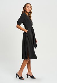 WILLA SOLANGE MIDI - Abito a camicia - black