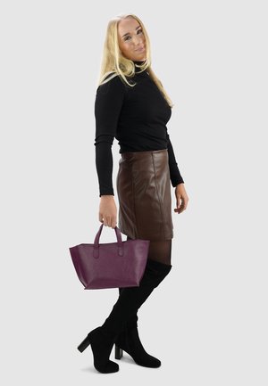 Harpa, Handbag - scarlet plum