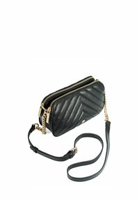 Czarna skórzana torba typu crossbody z wzorem w zygzak, złotymi elementami, podwójnymi zamkami błyskawicznymi oraz odpinanym paskiem na ramię.