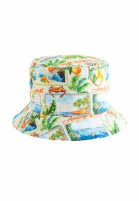 Chapeau seau en tissu avec un imprimé tropical multicolore comportant des illustrations de fruits, de crabes et de paysages. Conception à large bord.