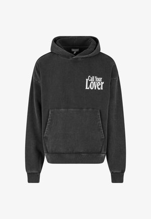 Czarna bluza z kapturem z kieszenią kangurką, z białym napisem "Zadzwoń do swojego kochanego" z przodu. Miękka tekstura, luźny krój.