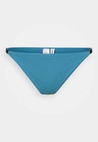 Tyrkysové bikini kalhotky z hladké tkaniny, s nízkým pasem a tenkými černými pásky, s minimálními švy.