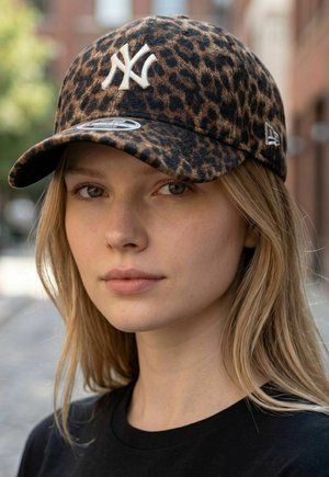 New Era, 9FORTY COSY LEOPARD NEW YORK YANKEES - Gorra - brown