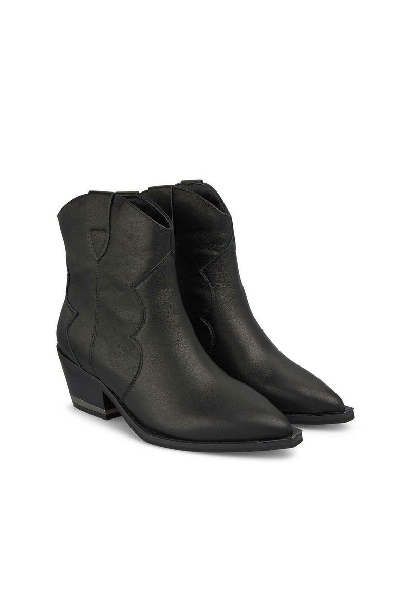 Schwarze Leder-Stiefeletten mit spitzem Zehenbereich, niedrigem Blockabsatz und gewelltem Nahtdetail im Obermaterial. Strapazierfähige Sohle mit strukturierter Oberfläche.
