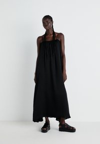 Gina Tricot FLOWY DRESS - Maksi suknelė - black