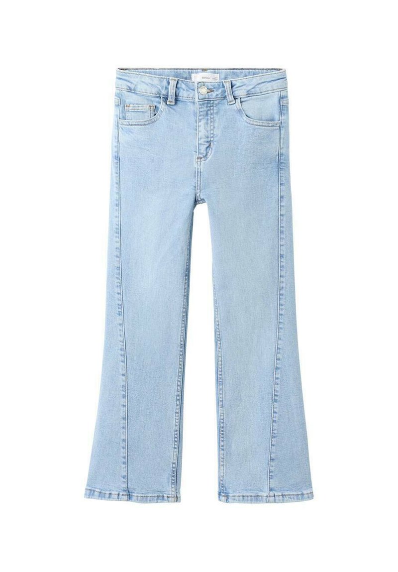 Jean en denim bleu clair avec une coupe évasée, cinq poches et une braguette zippée. Texture douce avec des détails de surpiqûres contrastantes.