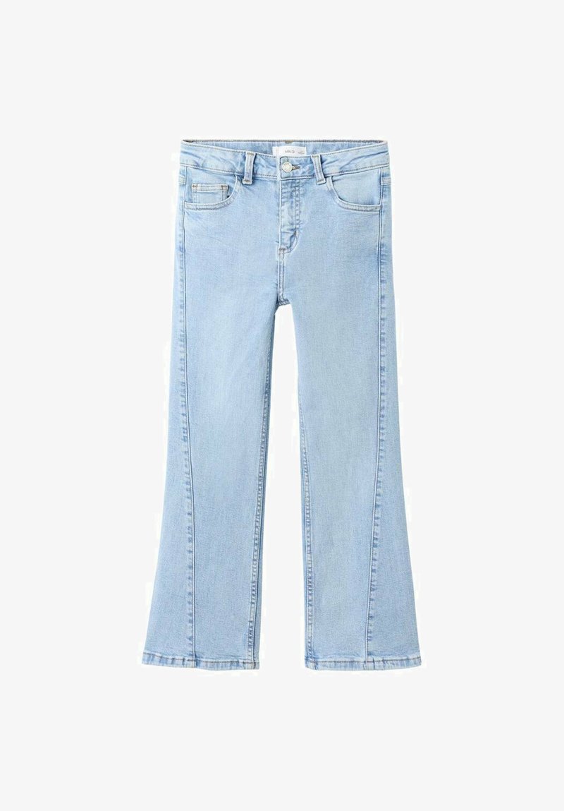 Jean en denim bleu clair avec une coupe évasée, cinq poches et une braguette zippée. Texture douce avec des détails de surpiqûres contrastantes.