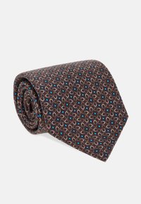 Hnědá kravata s jemným vzorem vzájemně se proplétajících smyček a malých modrých čtverečků. Měkká textura, elegantně stočená pro prezentaci.