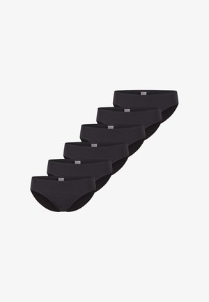 Zes identieke zwarte bikini-onderbroeken voor vrouwen, diagonaal gerangschikt op een witte achtergrond.
