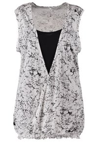 Top senza maniche bianco e nero con scollatura a V, caratterizzato da un motivo marmorizzato, orlo arricciato e un sottostrato nero uniforme.