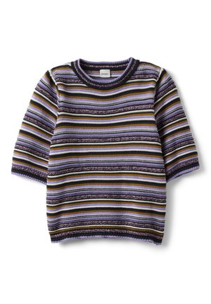 Suéter de punto de manga corta con rayas horizontales en púrpura, negro, blanco y amarillo mostaza sobre un fondo blanco.