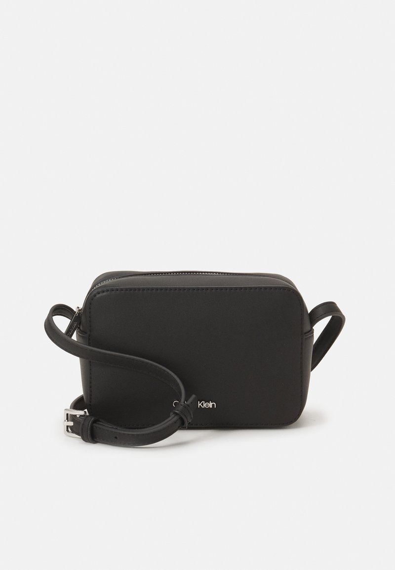 Calvin Klein MUST CAMERA BAG - Umhängetasche - black/schwarz - Zalando.ch