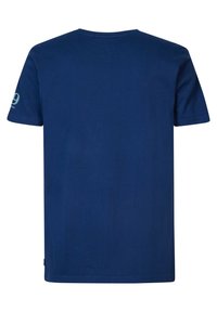 Marineblauw T-shirt met korte mouwen van katoen, met een ronde halslijn en een klein logo op de linkermouw. Gladde textuur.