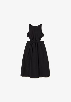 Schwarzes ärmelloses Kleid mit tailliertem Oberteil, ausgeschnittenen Seiten und schwingendem Rock. Hergestellt aus leichtem, strukturiertem Stoff mit vertikalen Streifen.