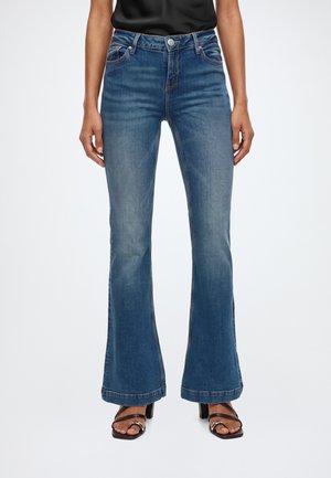 Gina Tricot, SHAPE UP FLARE JEANS - Jean flare - mid blue