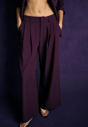 Stradivarius, WIDE-LEG SMART TROUSERS WITH BUTTONS 04536428 - Pantalon classique - purple