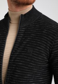 Gabbiano Vest - black