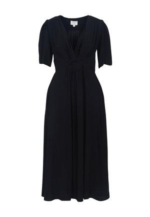 Zwarte midi-jurk met V-hals, gedraaide detail bij de taille, korte pofmouwen en een vloeiende rok op een witte achtergrond.