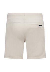 Beige shorts gemaakt van gladde stof, met een brede elastische tailleband en een klein achterzakje met een merklabel.