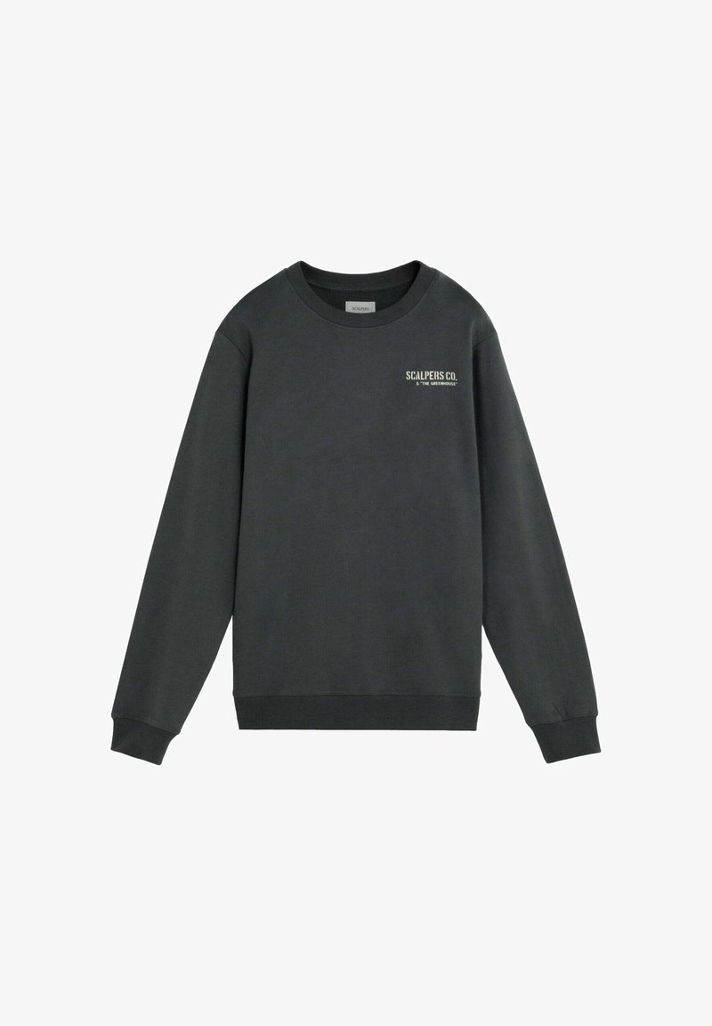 Sudadera gris oscuro de manga larga con cuello redondo y pequeño texto blanco «Scalpers Co. & The Greenhouse» en la parte superior del lado izquierdo del pecho.