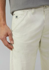 s.Oliver Shorts - wollweiß
