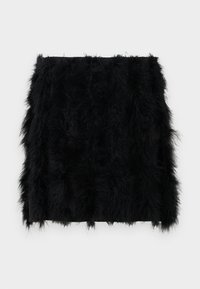 Μαύρη φούστα από συνθετική γούνα με υφή, αφράτη επιφάνεια και στρωματοποιημένες λεπτομέρειες, σε ίσια γραμμή.