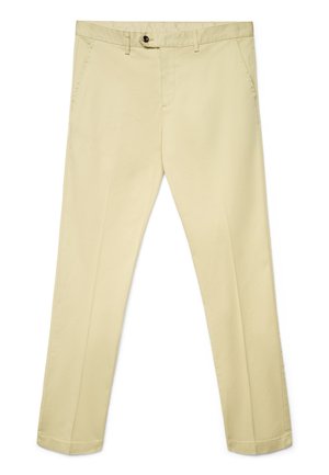 Beige schmal geschnittene Hose mit Gürtelschlaufen, Seitentaschen, Knopfverschluss und gesteppten Bügelfalten an der Vorderseite jedes Beins.