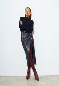 Cesare Gaspari Botine cu toc - bordo