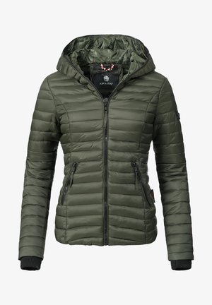 Jachetă puf olive cu glugă, cu un model pătrat orizontal, închidere cu fermoar în față și două buzunare laterale. Textură netedă și strălucitoare.