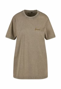 Olivengrøn bomulds t-shirt med korte ærmer, rund halsudskæring og lille broderet "forest" logo på venstre brystområde. Blød tekstur.