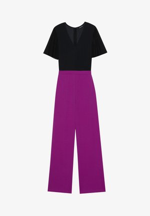 Zwart topje met korte, transparante mouwen en een V-hals, gecombineerd met wijde broek in een levendig paarse stof. Achter zip sluiting.